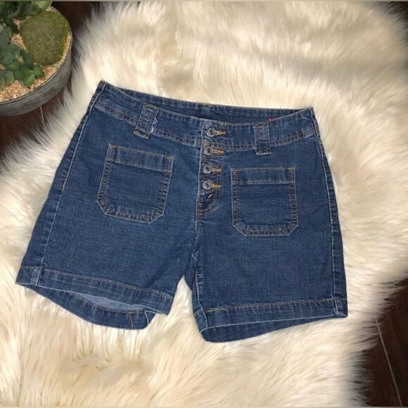 Levi’s 2 patch pocket denim shorts sz 2 - Picture 2 of 2
